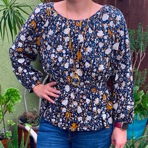 Elastic waist flowy navy shirt